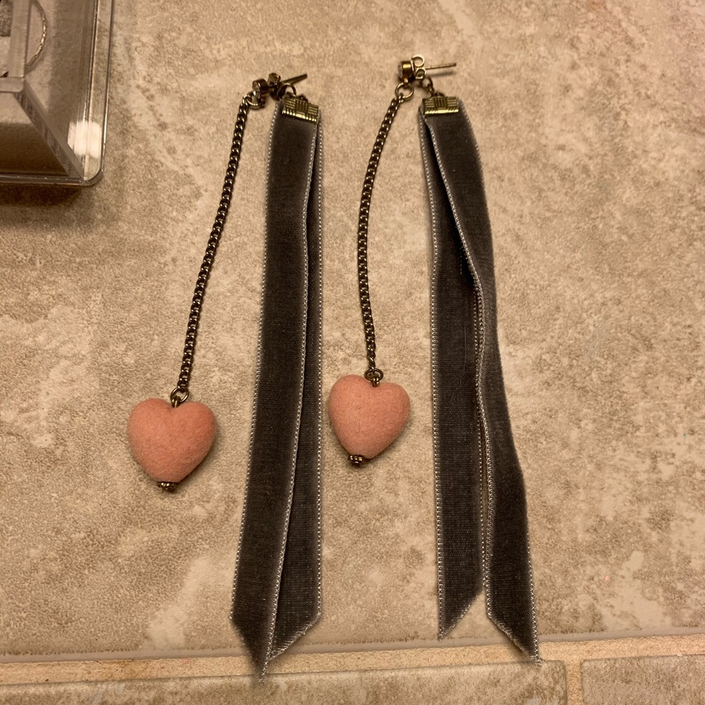 Ribbon heart earring